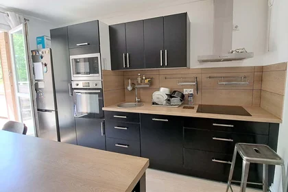Habitación privada en 4 Pl. du Tertre, 95000 Cergy, France, imagen 3 de 22