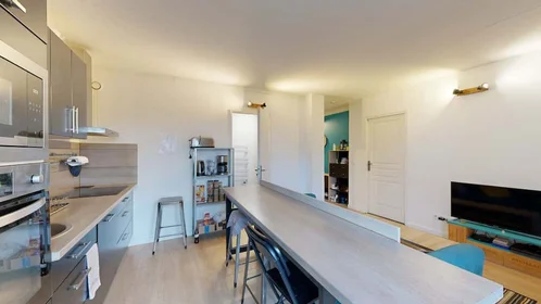 Habitación privada en 4 Pl. du Tertre, 95000 Cergy, France, imagen 8 de 22
