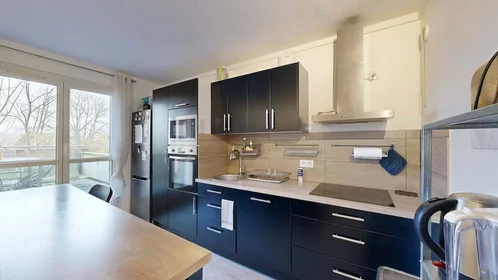 Habitación privada en 4 Pl. du Tertre, 95000 Cergy, France, imagen 10 de 22