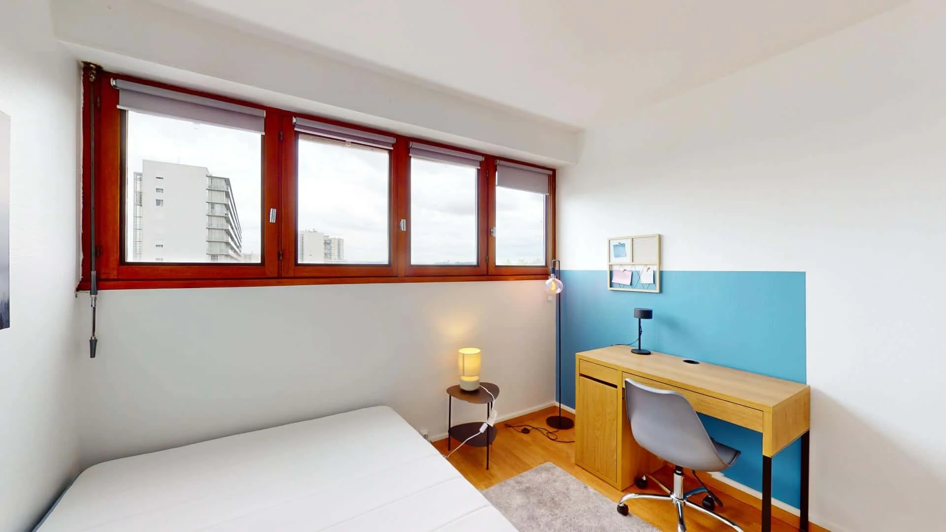 Habitación para estudiantes en con área de estudio y facilidades compartidas