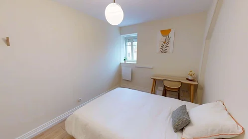 Chambre privée à 18 Rue du Saule, 68100 Mulhouse, France, image 2 de 21
