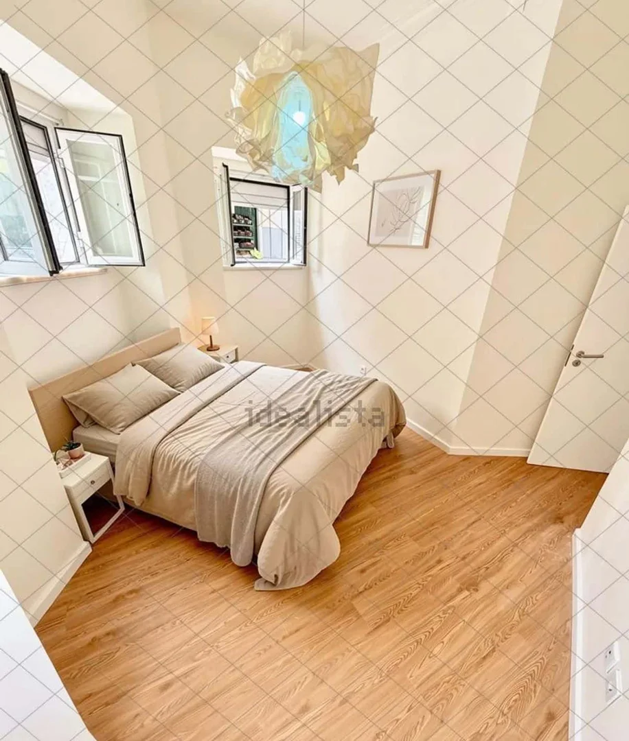 Bright and airy student room with easy university access in
