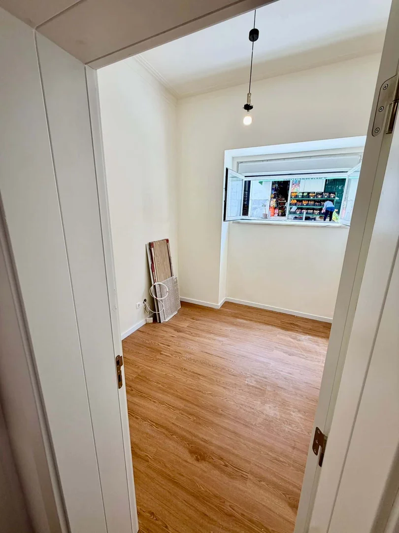 Room for rent in student apartment in , fully furnished