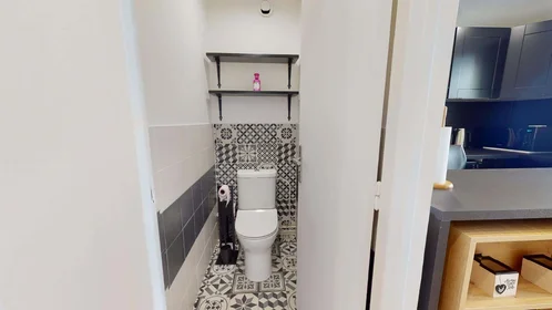 Habitación privada en 12 Rue Joachim du Bellay, 31100 Toulouse, France, imagen 14 de 14