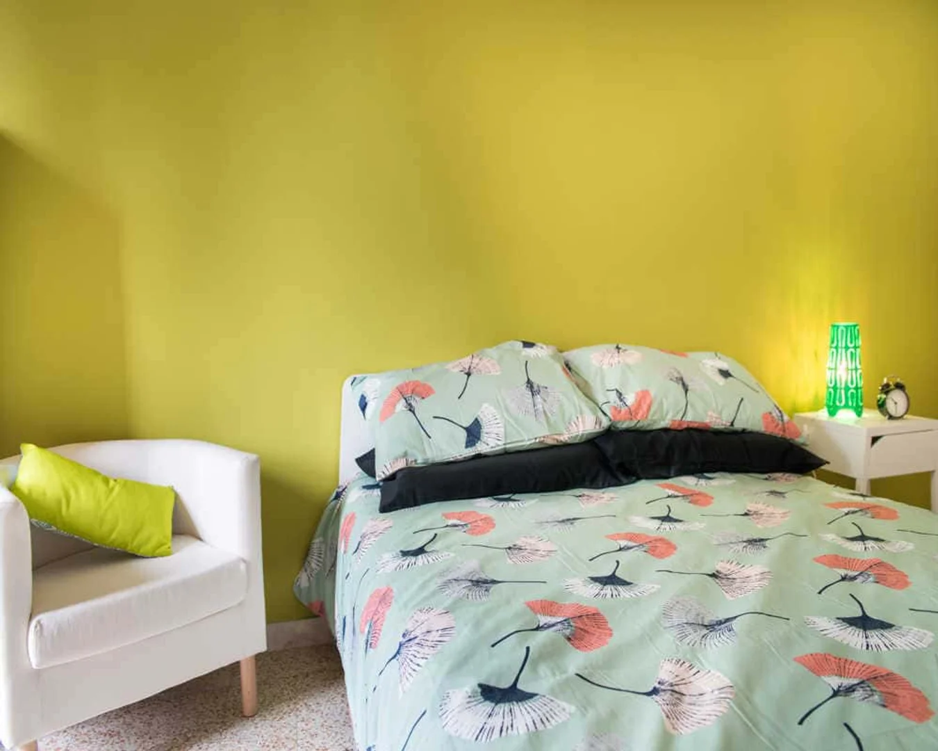 Bright and airy student room with easy university access in 