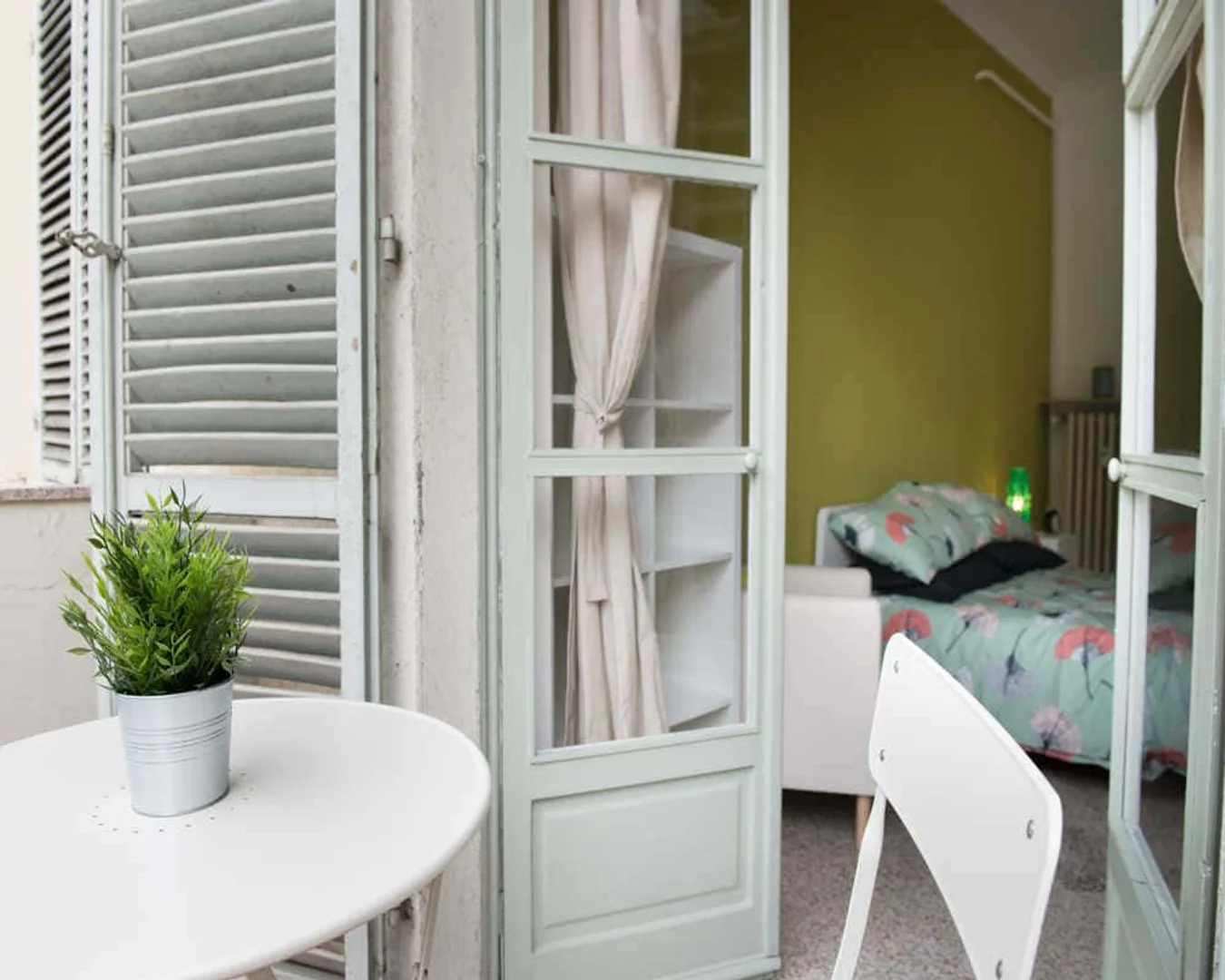 Budget-friendly student room close to campus in 