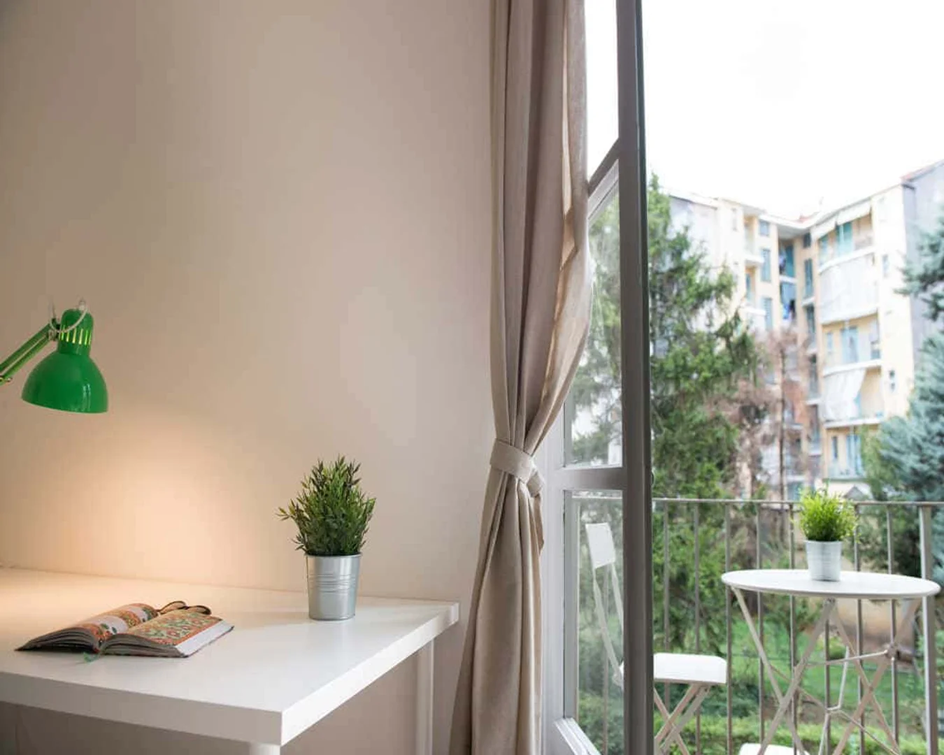 Room for rent in student apartment in , fully furnished