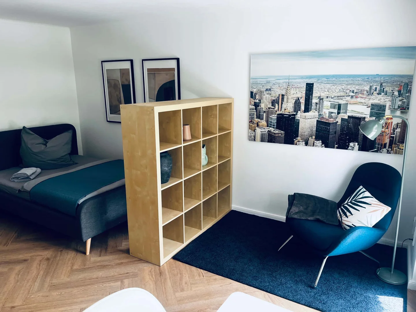 Chambre conviviale pour les étudiants dans  avec des équipements modernes