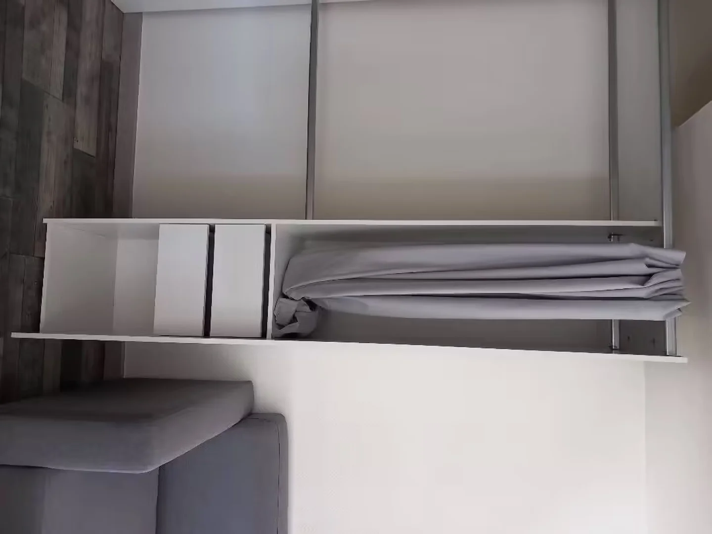 'da çalışma alanı ve ortak tesisler bulunan öğrenci odası