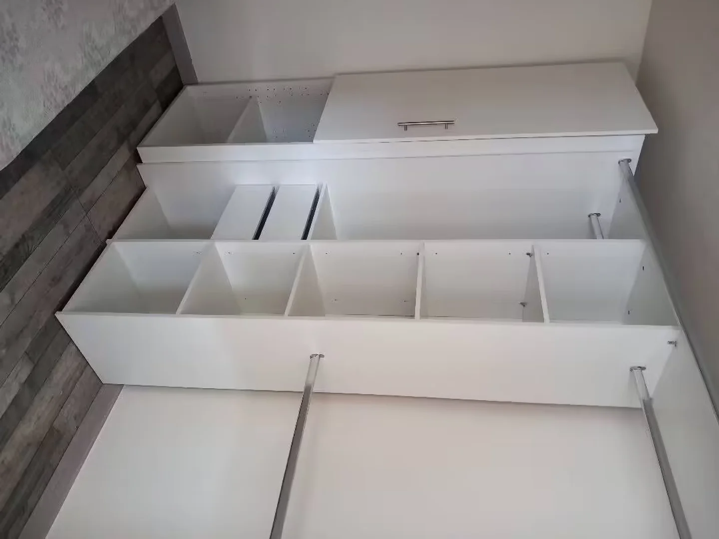 'da çalışma alanı ve ortak tesisler bulunan öğrenci odası