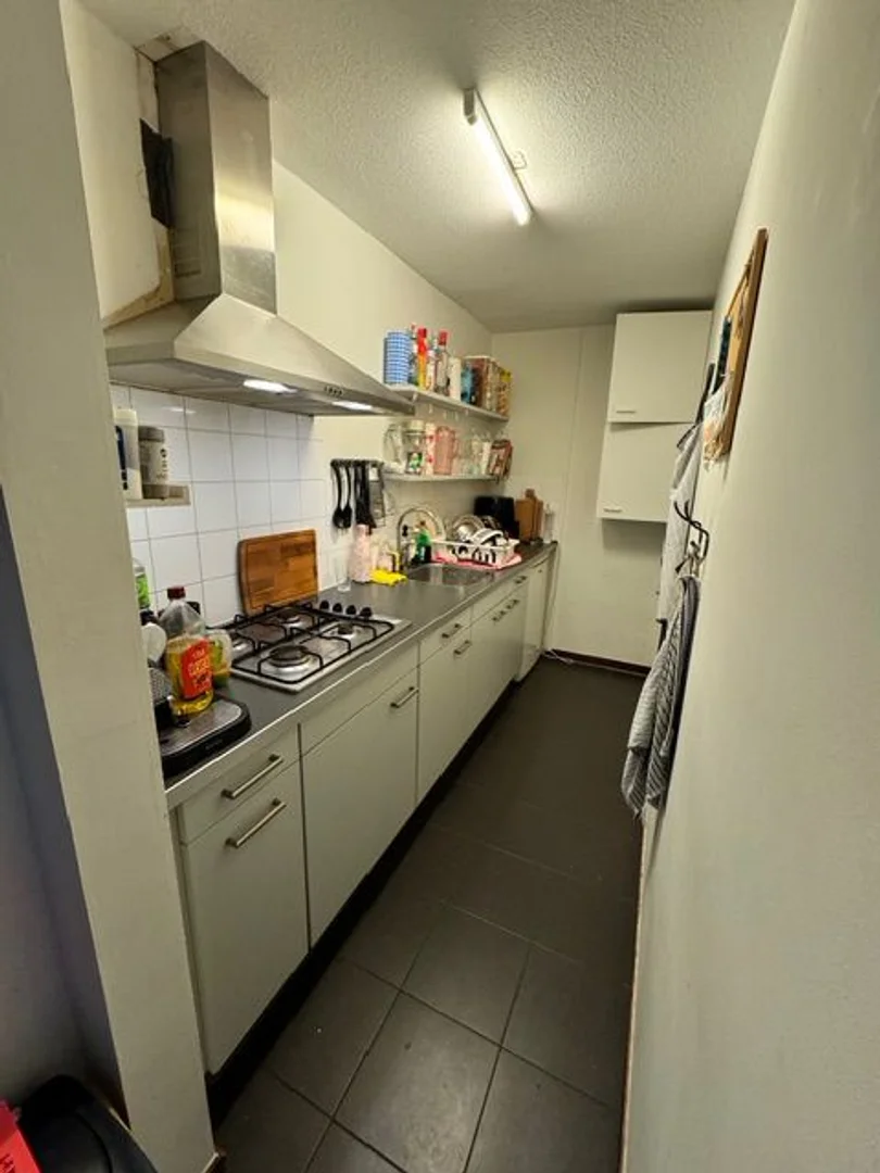 Habitación estudiantil amplia y cómoda en 