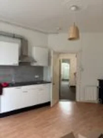 Alquiler de habitación en piso compartido en {area}