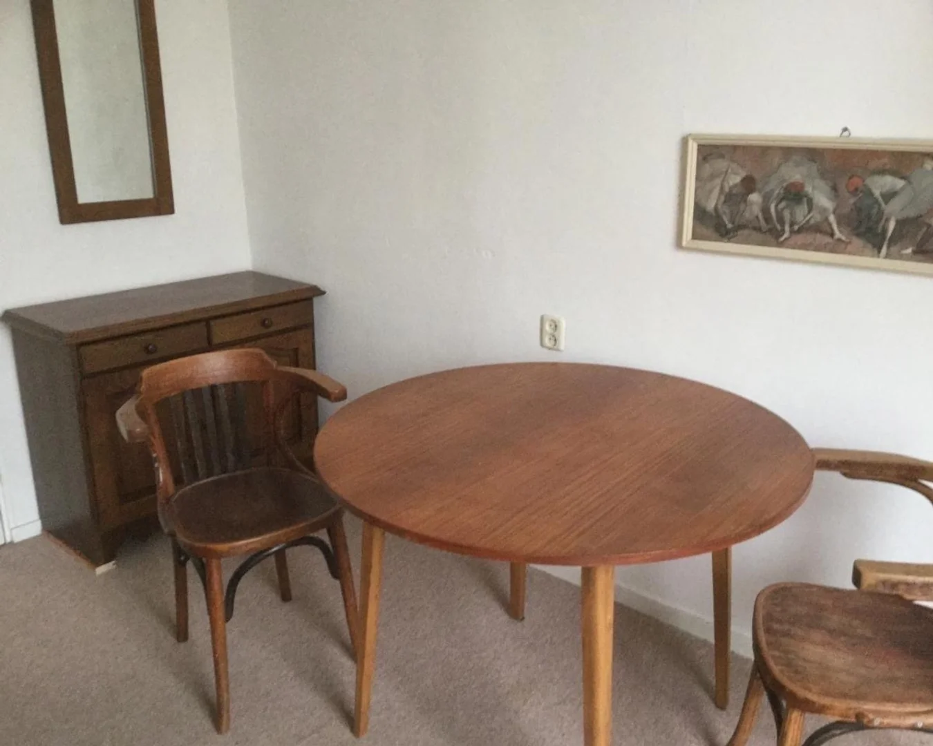 Budget-friendly student room close to campus in 