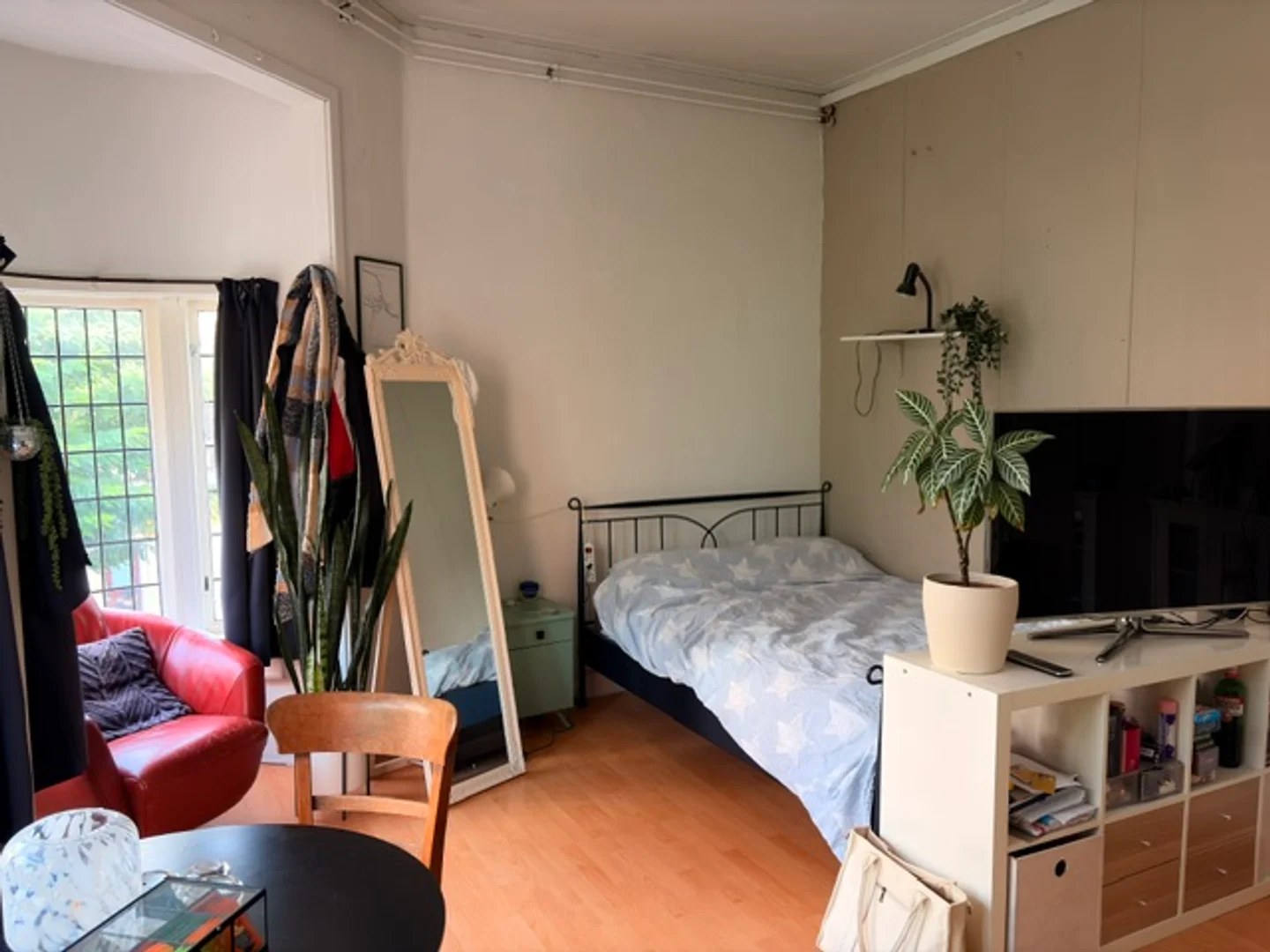 Quarto de estudante económico perto do campus em 