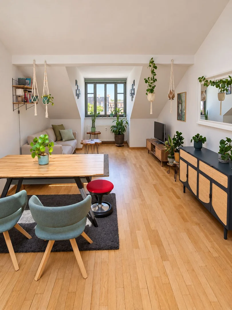 Quarto para alugar em apartamento de estudantes em , totalmente mobilado