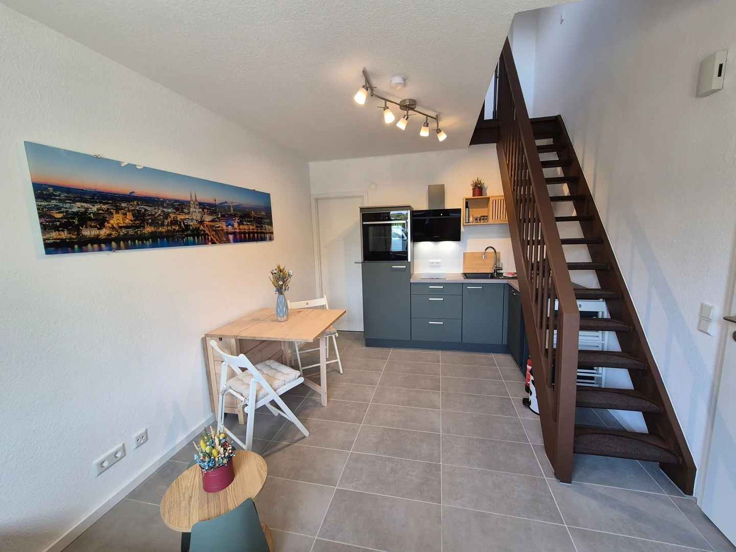Comfortable and spacious student room in