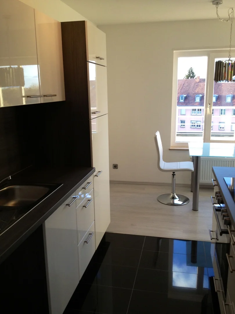 Affordable room for students with ample lighting in 