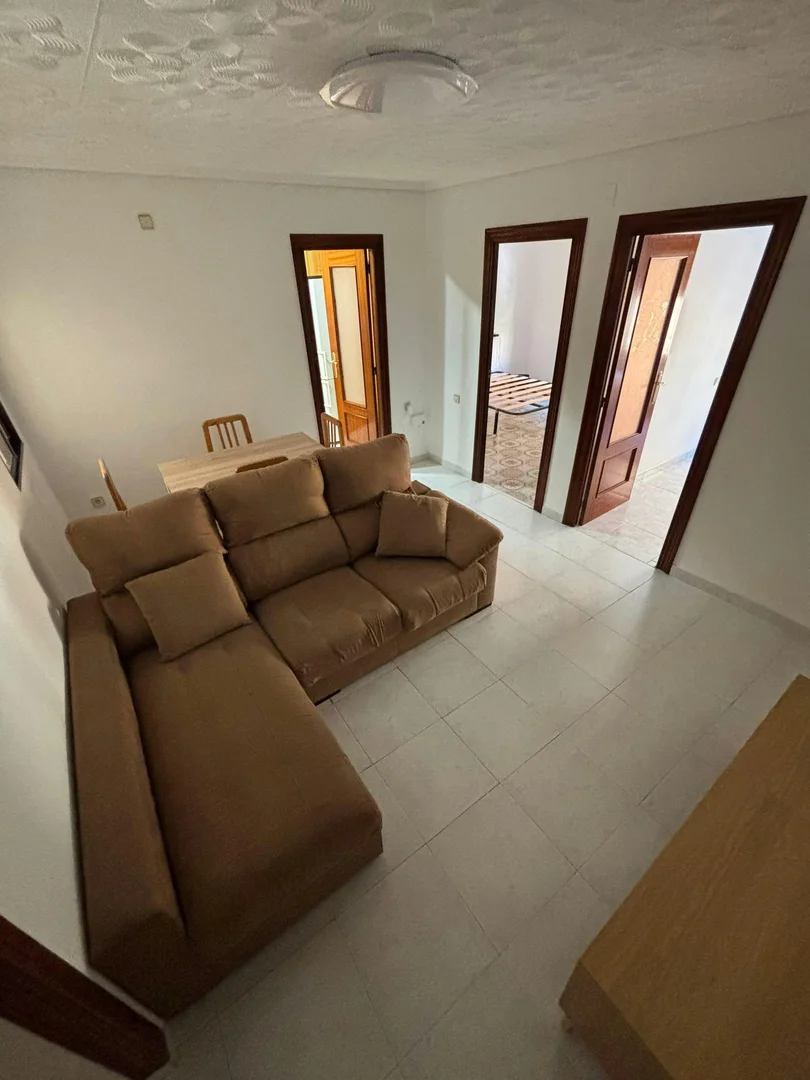 Quarto para alugar em apartamento de estudantes em , totalmente mobilado