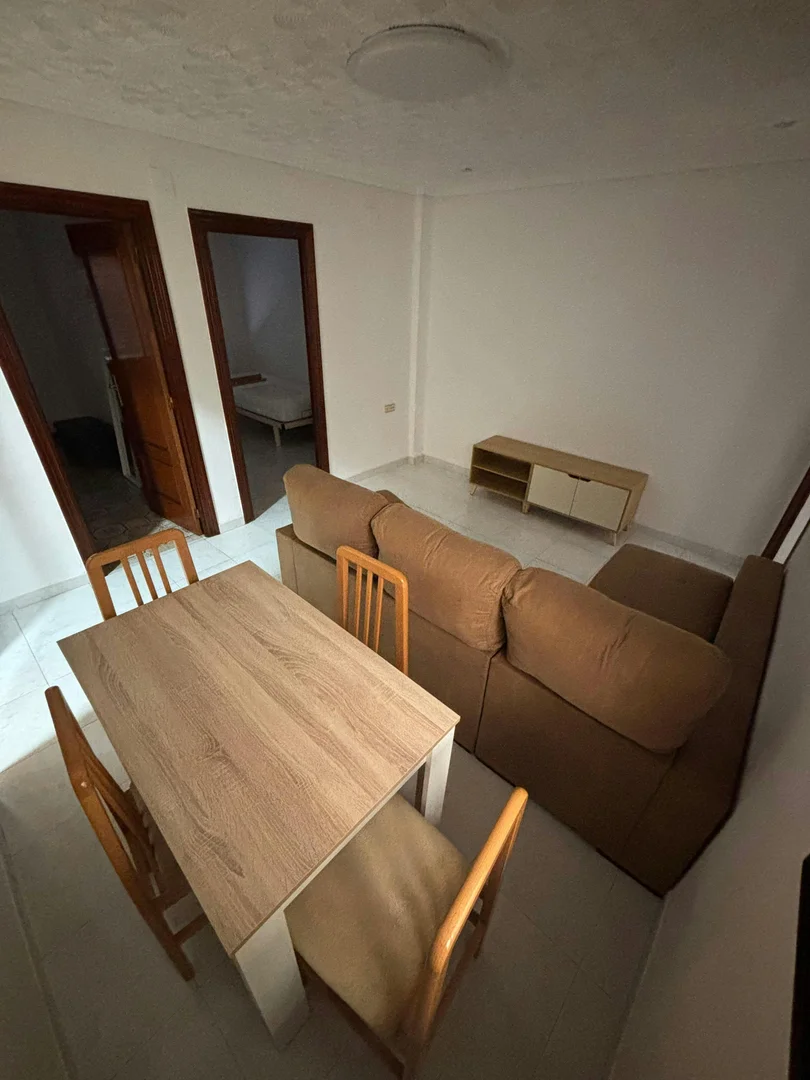 Quarto de estudante económico perto do campus em 