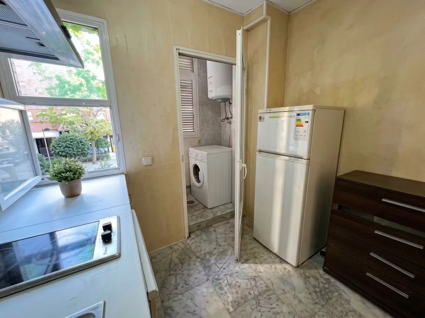 Chambre à louer dans un appartement d'étudiant à , entièrement meublée