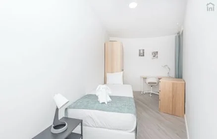 Chambre privée à Campo Pequeno - Av. Elias Garcia, 1º, image 18 de 19