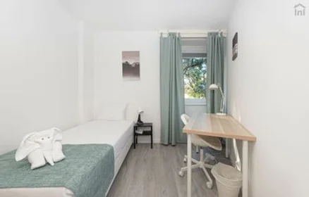 Chambre privée à Campo Pequeno - Av. Elias Garcia, 1º, image 17 de 19