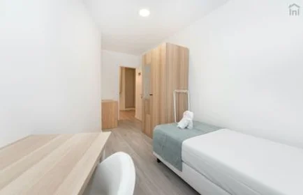 Chambre privée à Campo Pequeno - Av. Elias Garcia, 1º, image 18 de 19