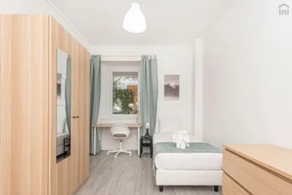 Chambre privée à Campo Pequeno - Av. Elias Garcia, 1º, image 19 de 19