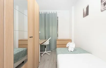 Chambre privée à Campo Pequeno - Av. Elias Garcia, 1º, image 17 de 22