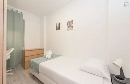 Chambre privée à Campo Pequeno - Av. Elias Garcia, 1º, image 18 de 22
