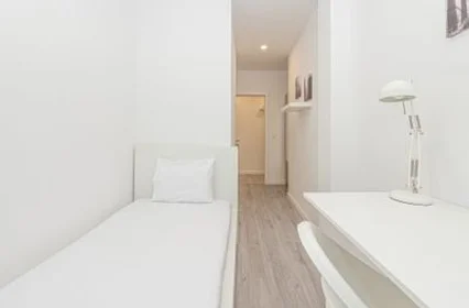Chambre privée à Campo Pequeno - Av. Elias Garcia, 1º, image 18 de 19