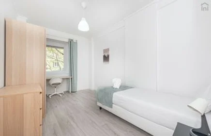 Chambre privée à Campo Pequeno - Av. Elias Garcia, 1º, image 17 de 19