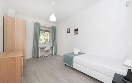 Chambre privée à Campo Pequeno - Av. Elias Garcia, 1º, image 17 de 19