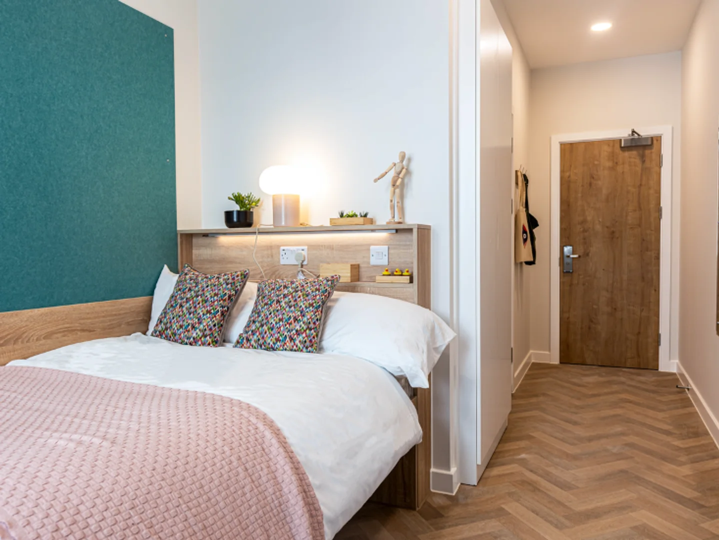 Cozy room for students available in 