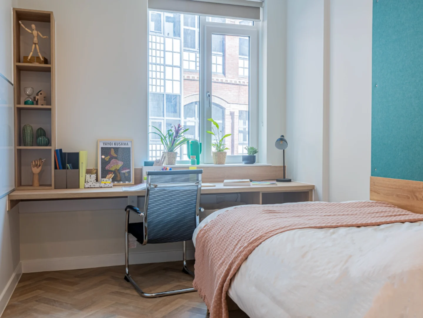 Student-friendly room in  with modern amenities