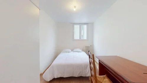 Privatzimmer in der Rue la Pérouse, Anatole France Danton, bild 3 von 10