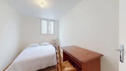 Privatzimmer in der Rue la Pérouse, Anatole France Danton, bild 4 von 10