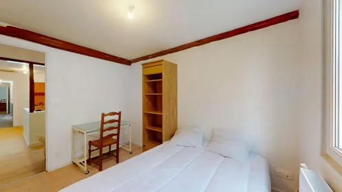 Quarto privado em Rue la Pérouse, Anatole France Danton, imagem 5 de 10