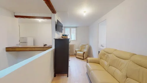Quarto privado em Rue la Pérouse, Anatole France Danton, imagem 8 de 10
