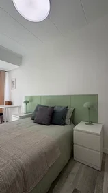 Quarto para alugar num apartamento partilhado em {area}