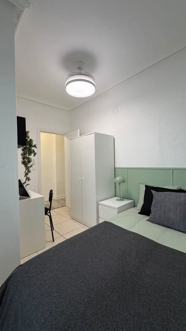 Quarto de estudante económico com localização conveniente em 