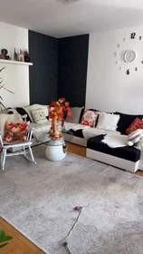 Logement avec 3 chambres à {area}