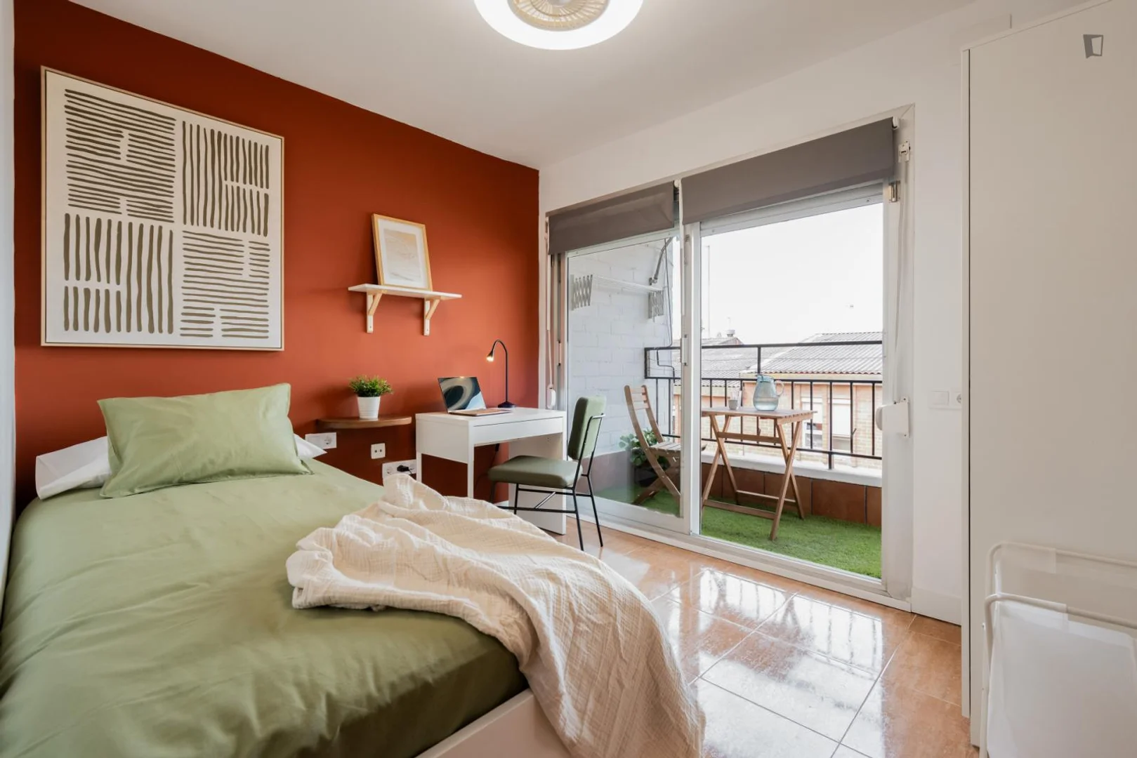 Habitación en apartamento estudiantil en alquiler en , completamente amueblado