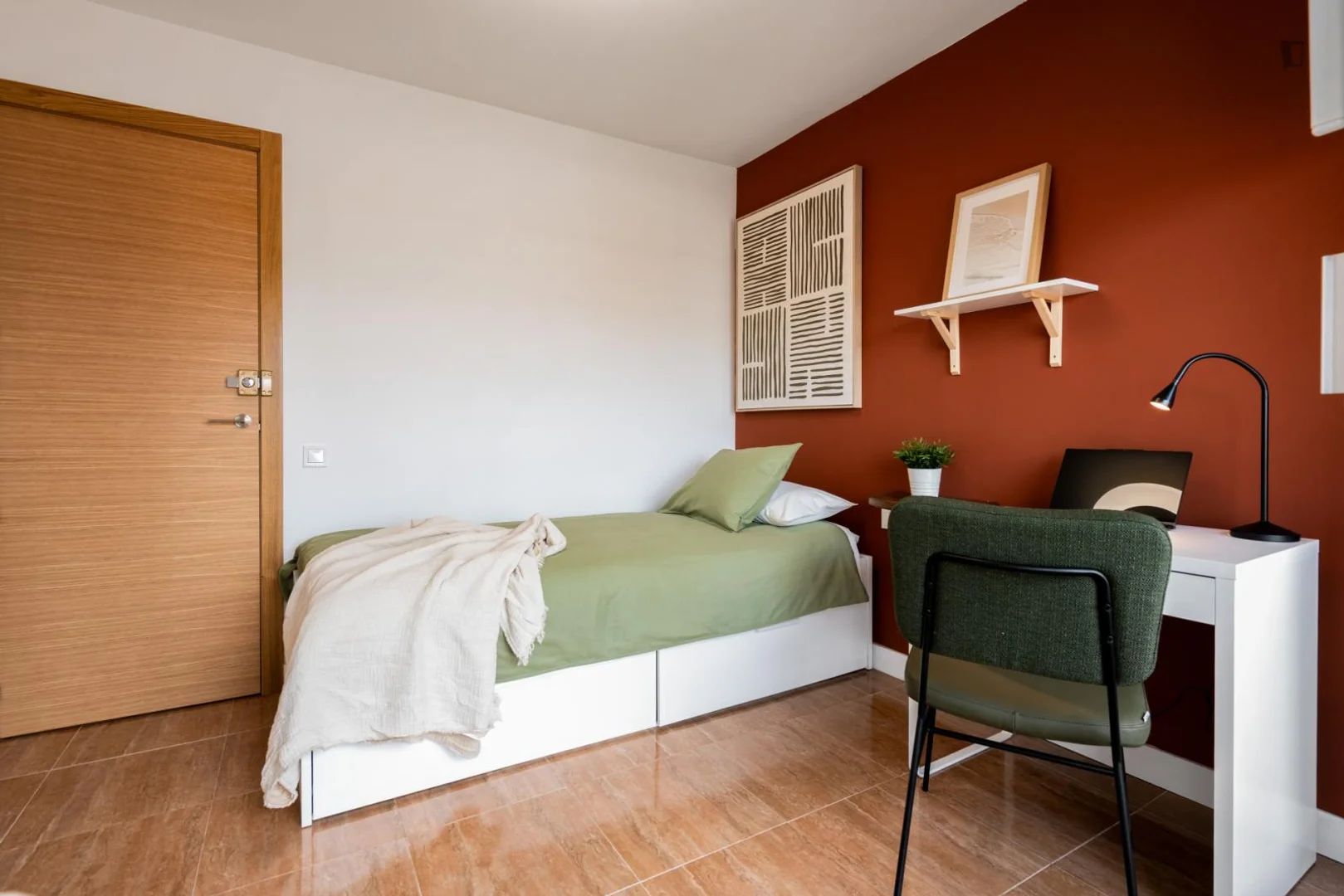 Habitación estudiantil económica con ubicación conveniente en 