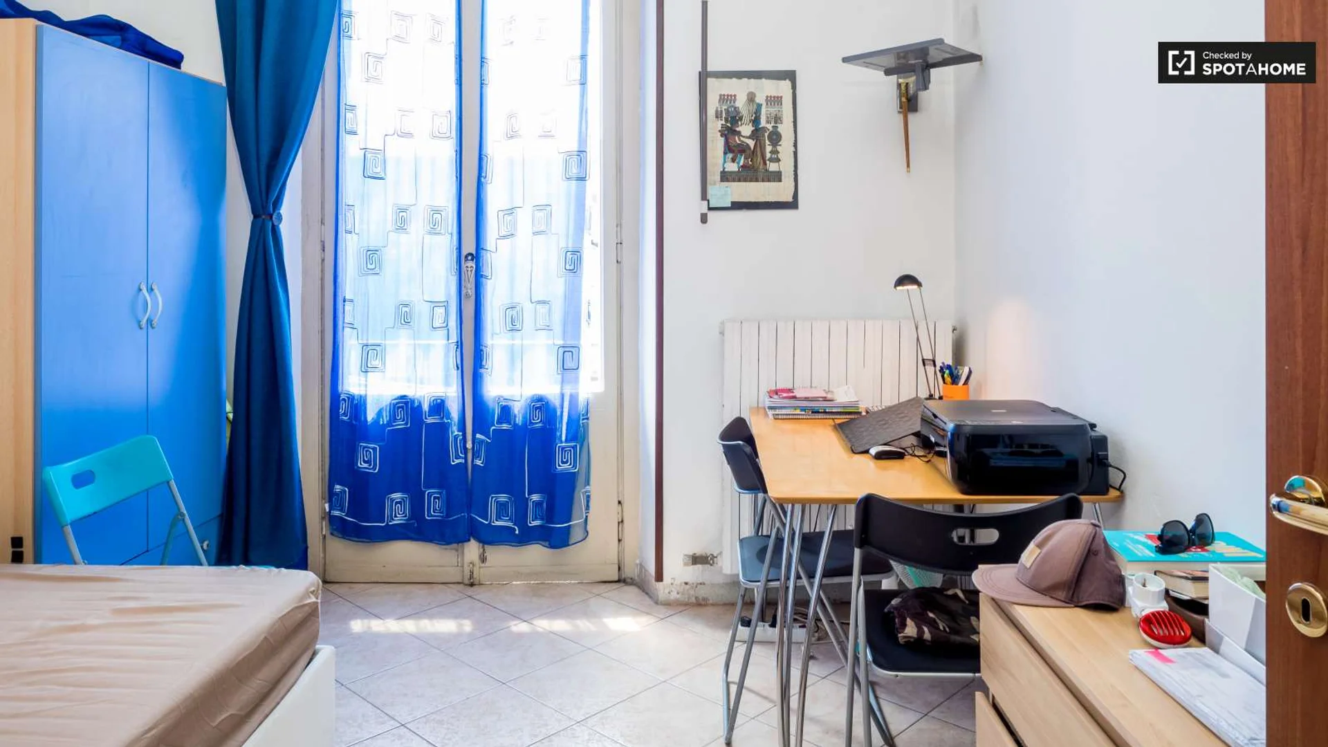'de modern olanaklara sahip öğrenci dostu oda