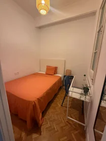 Chambre à louer dans un appartement en colocation à {area}