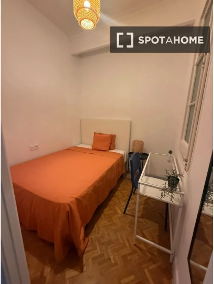Chambre d'étudiant économique avec emplacement pratique dans 