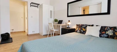 Alojamento com 2 quartos em {area}