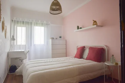 Quarto privado em Rua Marques Leitão, imagem 1 de 18