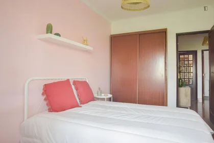 Quarto privado em Rua Marques Leitão, imagem 2 de 18